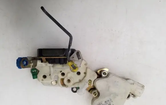 Nissan Almera Front door lock 8055389918