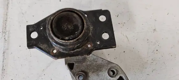 Nissan Qashqai Engine mount bracket F6036100