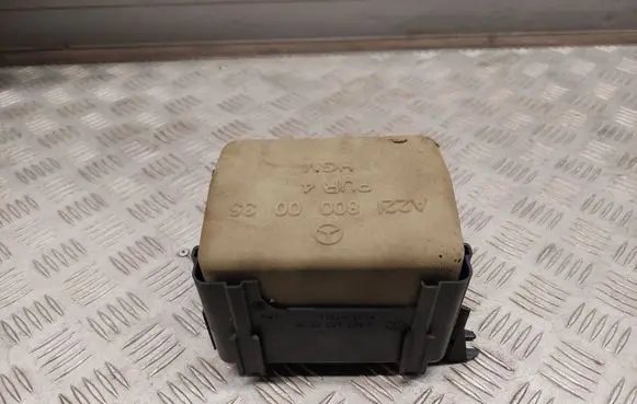 Mercedes-Benz E C207 W207 Central locking vacuum pump 0008003348 A0008000018 A2218000035