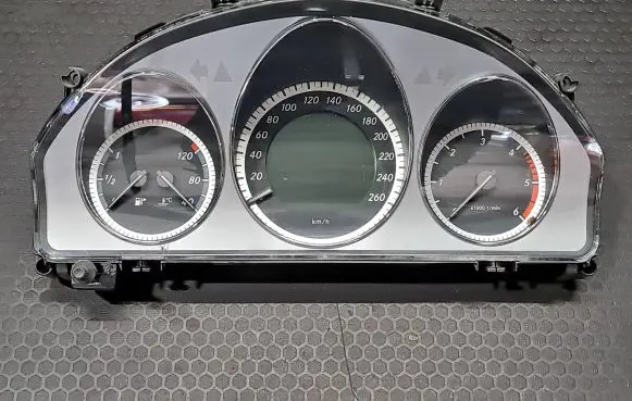 Mercedes-Benz C W204 Speedometer (instrument cluster) A2049002105 A2049014400 A2049022802