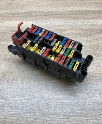 Peugeot 406 Fuse module PEUGEOT406