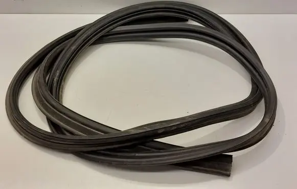 Trunk rubber seal (body)