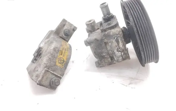 Volvo S40, V40 Power steering pump 30616629 30865946