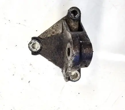 Nissan Primera Engine mounting bracket