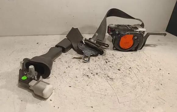Opel Insignia B Front seatbelt 23464716