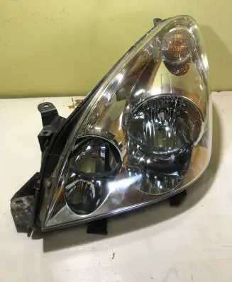 Toyota Corolla Verso AR10 Headlight/headlamp 3124
