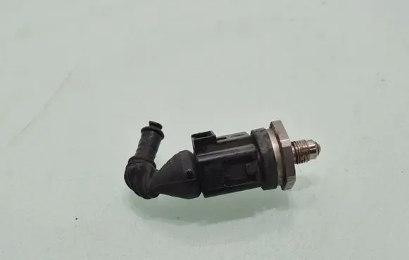 Porsche Macan (95B) Fuel pressure sensor 06J906051F 0261545079