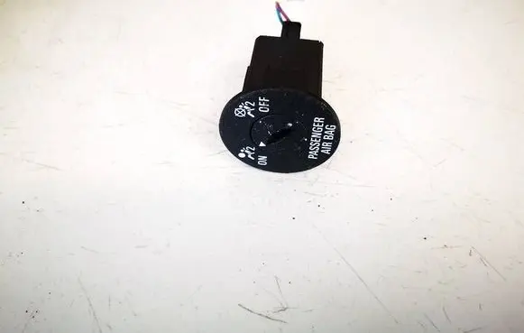 Passenger airbag on/off switch