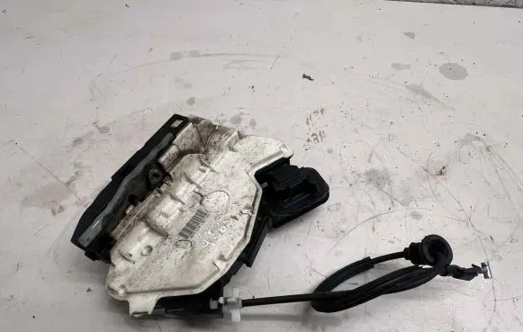 Skoda Yeti (5L) Front door lock 5K1837016B