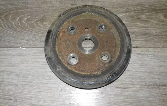Volvo XC90 Crankshaft pulley 30637335