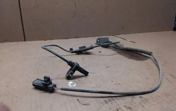Toyota Prius+ (ZVW40) ABS brake wheel speed sensor
