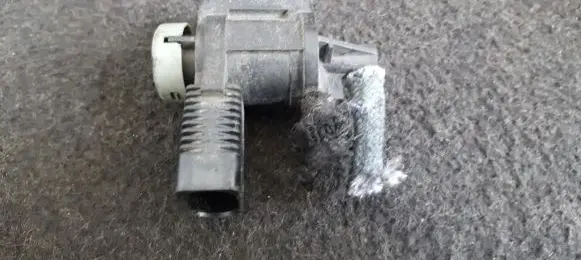 Audi A4 S4 B5 8D Turbo solenoid valve 1J0906283C