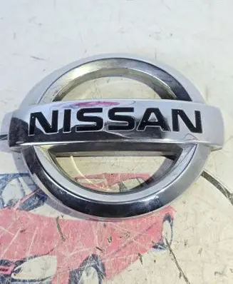 Nissan Pathfinder R51 Manufacturer badge logo/emblem 62890EB300 NSE00210
