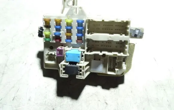 Mazda 6 Fuse module