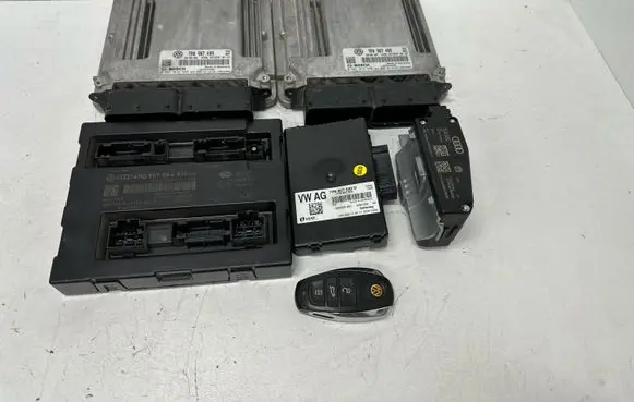 Volkswagen Touareg II Engine ECU kit and lock set 7P0907409 0281016595