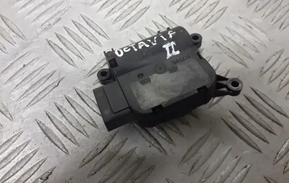 Skoda Octavia Mk2 (1Z) Central body control module 0132801345