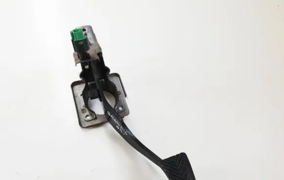 Mitsubishi Grandis Brake pedal