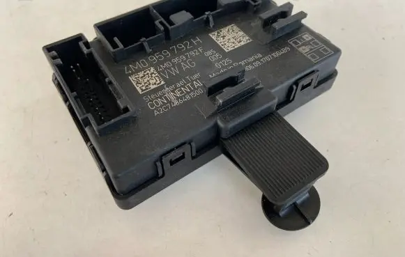 Audi Q7 4M Door control unit/module 4M0959792H 4M0959792F