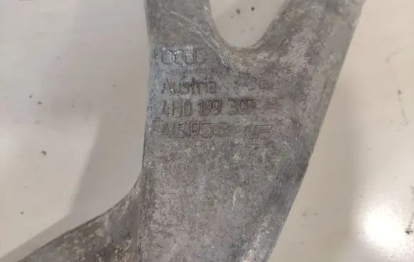 Audi A8 S8 D4 4H Engine mounting bracket 4H0199307AF