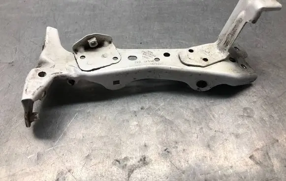Audi A3 S3 8V Fender mounting bracket 8V0821135C 26S1501S