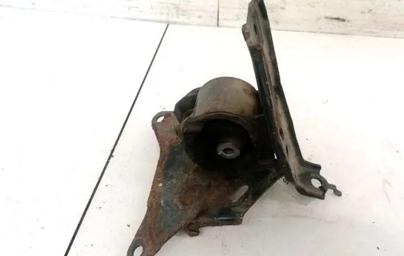 Toyota Yaris Engine mount bracket