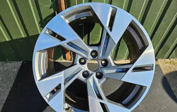 Audi Q7 4M R20 alloy rim 
