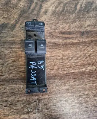 Volkswagen PASSAT B5 Electric window control switch 1J3959857 03755100