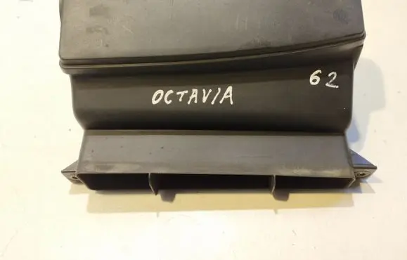 Skoda Octavia Mk2 (1Z) Air intake duct part 1K0805962E 1K0805971C