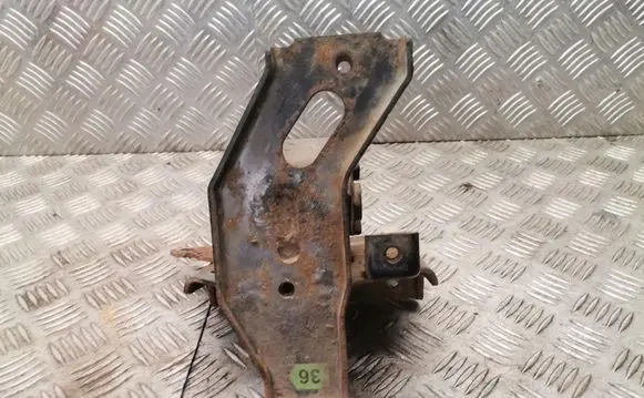 Toyota Yaris Engine mount bracket