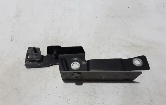 Renault Captur Fender mounting bracket 631235481R