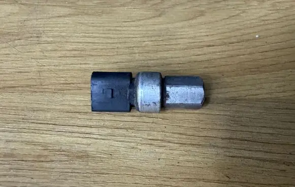 Volkswagen Golf V Air conditioning (A/C) pressure sensor 1K0959126A