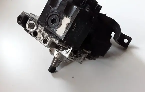 Volkswagen Touareg II Fuel injection high pressure pump 0445010125