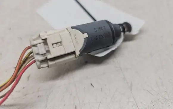 Renault Megane II Brake pedal sensor switch 8200168238B