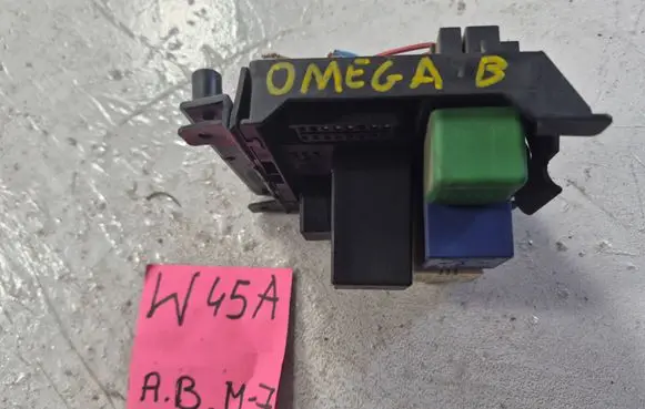 Opel Omega B1 Other relay 90240092 09173951 024433182