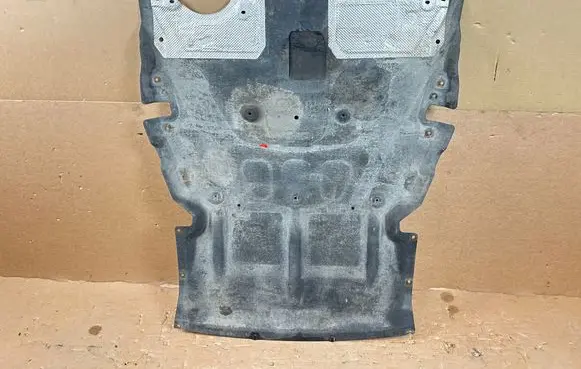 Center/middle under tray cover