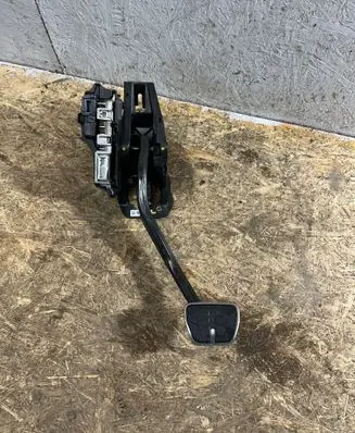 BMW X7 G07 Brake pedal 6874279