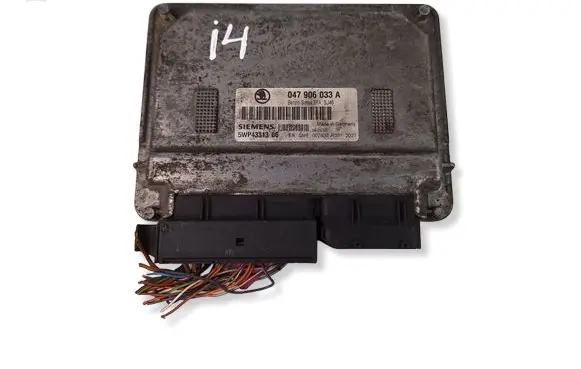Skoda Octavia Mk1 (1U) Engine control unit/module 047906033A 5WP4331306