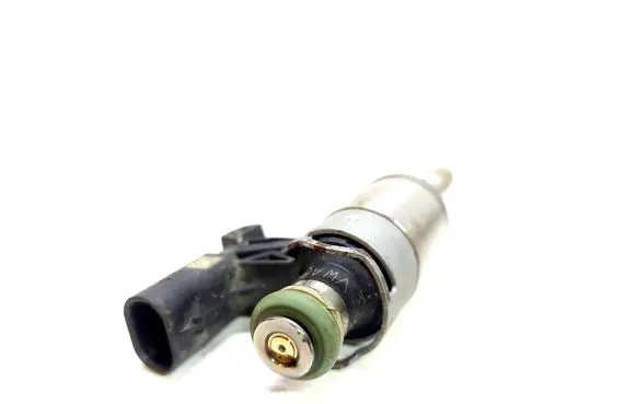 Volkswagen Golf VII Fuel injector 04E133036A