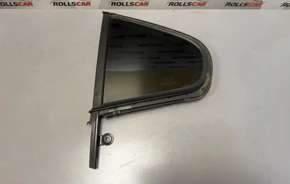Rear vent window glass