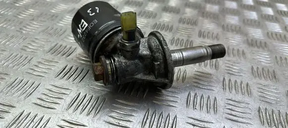 Oil filter mounting bracket