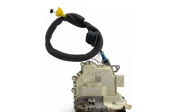 Audi Q3 8U Front door lock 8J1837016F