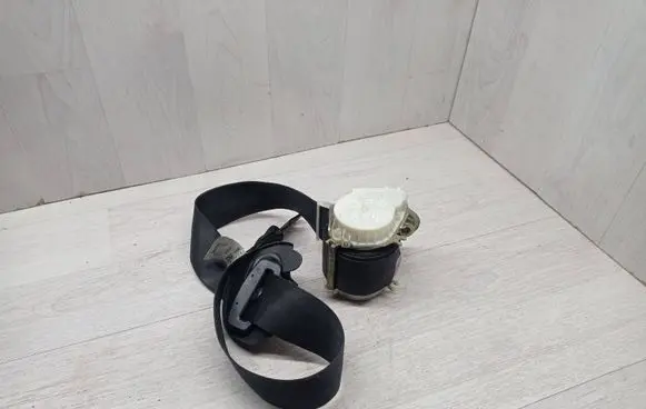 BMW X3 E83 Front seatbelt 33048192
