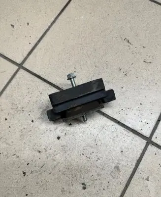 BMW 7 F01 F02 F03 F04 Gearbox mount 6770289
