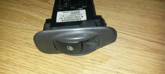 Mitsubishi Galant Electric window control switch MB962804