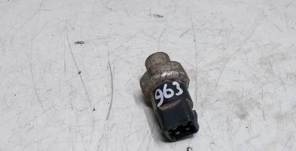 Volkswagen PASSAT B5.5 Air conditioning (A/C) pressure sensor 8D0959482B TDP302QADG2