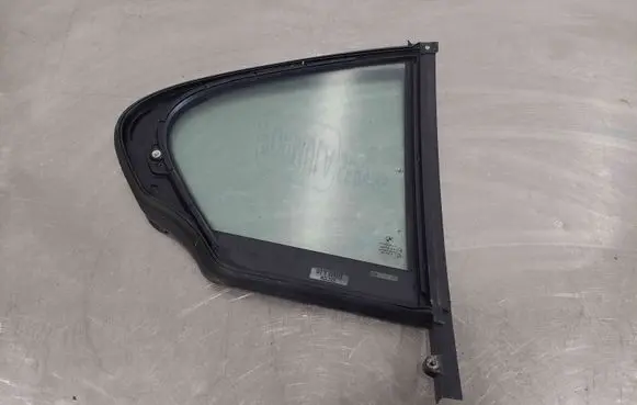 BMW 5 F10 F11 Rear vent window glass 43R001582