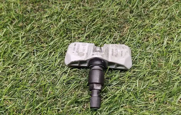 Bentley Flying Spur Tire pressure sensor 4F0907275H 204Y60900400