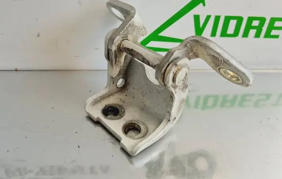 Honda CR-V Rear door upper hinge 