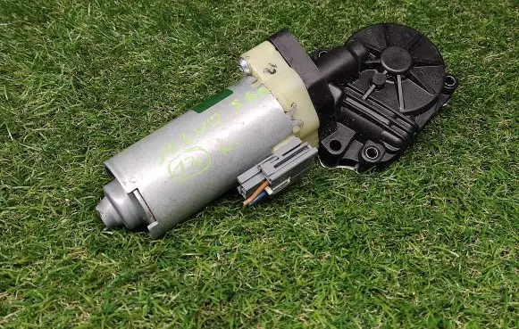 Volvo S60 Seat adjustment motor 198388103 0130002526