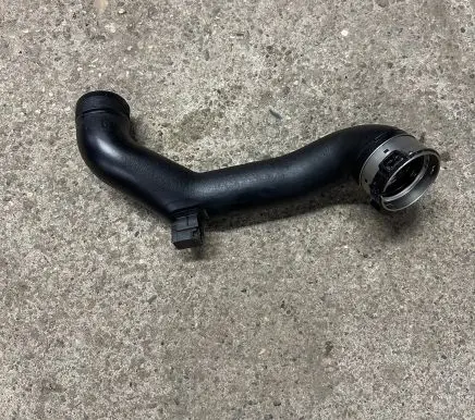 BMW 5 F10 F11 Intercooler hose/pipe 7582314